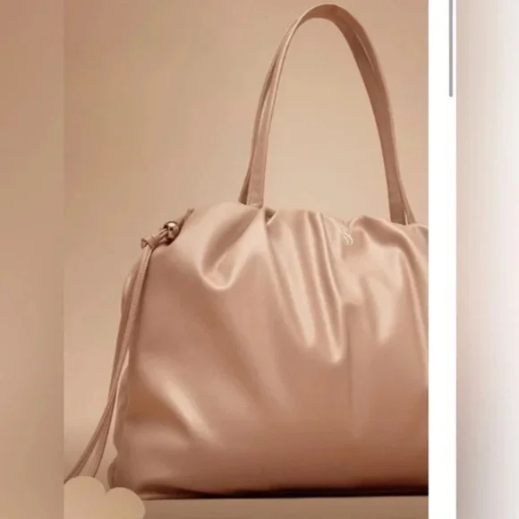 NWT Victoria's Secret Cream Tote Bag - Picture 1 of 4